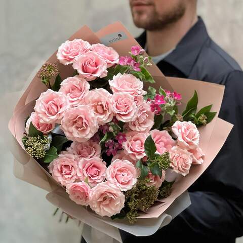 Букет «Влюблённый ангел», Цветы: Роза кустовая, Оксипеталум, Вибурнум