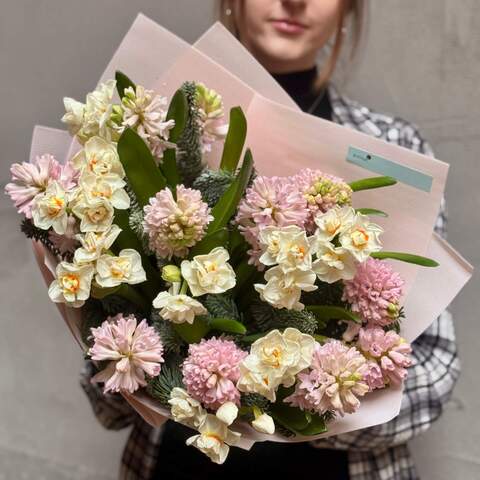 Delicate fragrant bouquet «Spring Meadow», Flowers: Nobilis, Hyacinthus, Narcissus