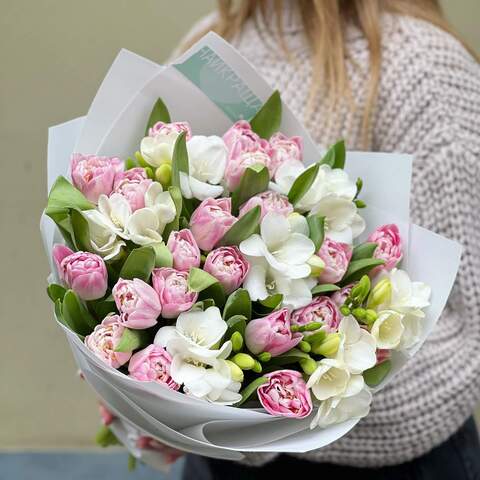 Букет «Ароматная феерия», Цветы: Тюльпан пионовидный, Фрезия