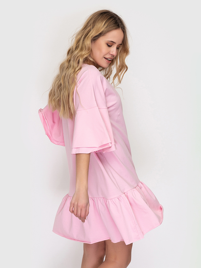 Платье-футболка хлопковое розовое с воланами 