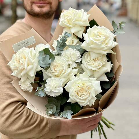 Photo of White bouquet of Playa Blanca roses and dianthuses «Light Waltz»