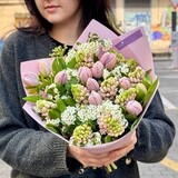 Photo of Букет з гіацинтами та тюльпанами «Матусин улюблений»
