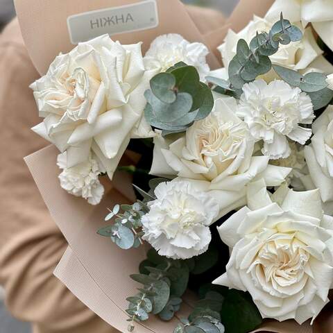 Photo of White bouquet of Playa Blanca roses and dianthuses «Light Waltz»