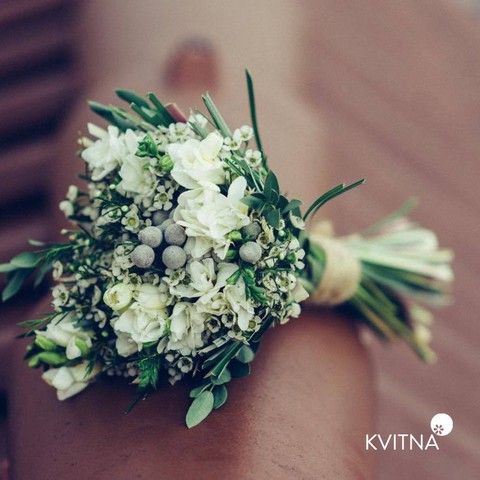 Wedding bouquet with chamelaucium in bergras, A delicate bouquet in light colors with a chamelaucium and freesia can also come as a good gift.