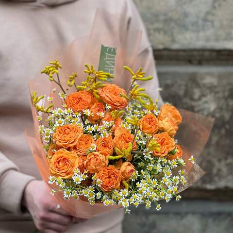 Букет «Апельсиновые крошечки», Цветы: Роза кустовая, Танацетум, Анигозантус