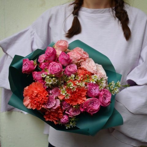 Помаранчево-рожевий букет, Букет з рожевих троянд Бомбастик і помаранчевої гвоздики