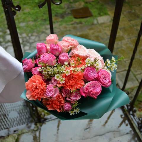 Photo of Pink and orange bouquet