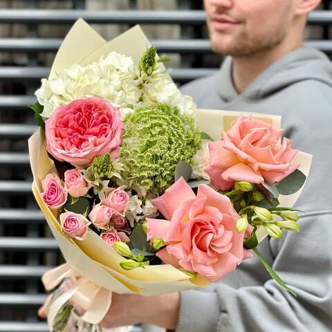 Bouquet «Peach kisses», Flowers: Rose, Hydrangea, Hyacinthus, Dianthus, Eucalyptus