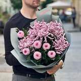 Photo of 11 Vienna and Momoko chrysanthemums in a bouquet «Lilac crystals»
