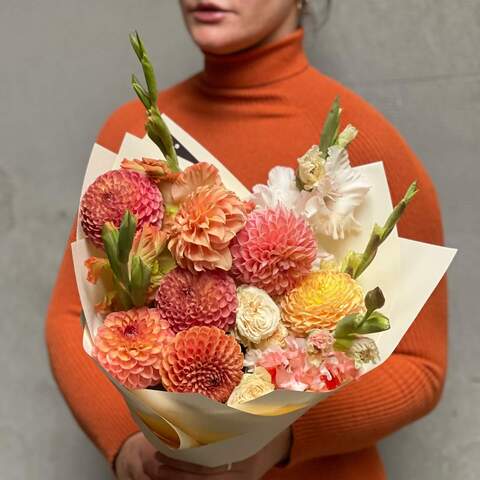 Bright bouquet with gladioli and dahlias «Golden Autumn», Flowers: Dahlia, Gladiolus, Peony Spray Rose