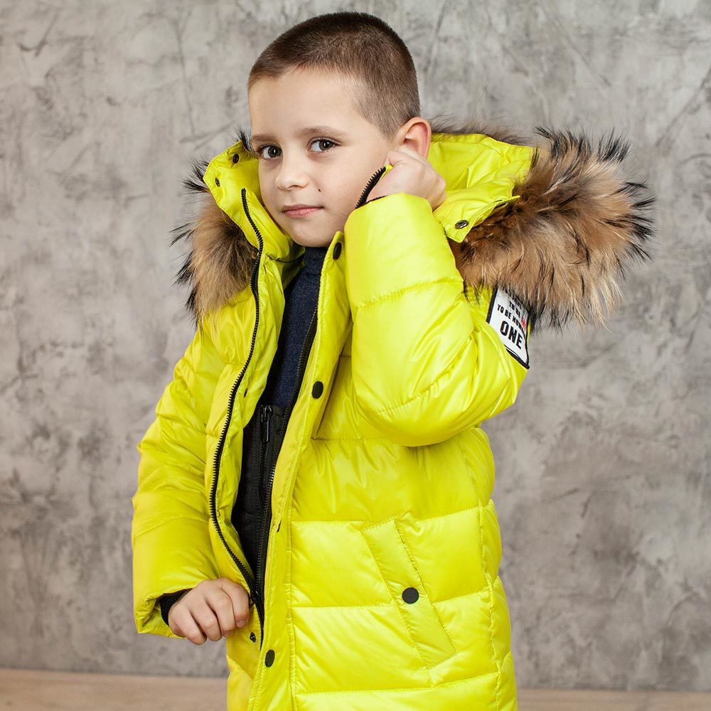 Дитячий зимовий костюм з натуральної опушенням в жовтому кольорі для хлопчика