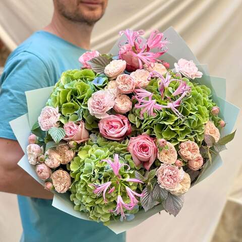 Sophisticated bouquet with hydrangea and nerine «Romantic Garden», Flowers: Rubus Idaeus, Hydrangea, Peony Spray Rose, Nerine, Pion-shaped rose