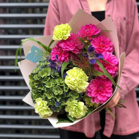 Bouquet «Bright Smile», Flowers: Hydrangea, Panicum, Dianthus, Dahlia, Clematis