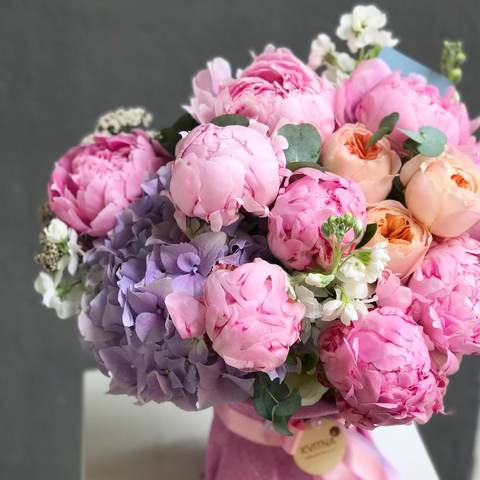 Photo of The composition of peonies and hydrangeas 