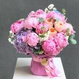 Photo of The composition of peonies and hydrangeas 