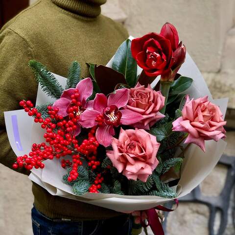 Photo of Warm winter bouquet with Barista roses and cymbidium «Winter necklace»