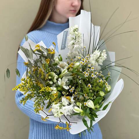 Bouquet «Sunny moments», Flowers: Delphinium, Bergras, Tanacetum, Anigosanthus, Solidago, Alstroemeria