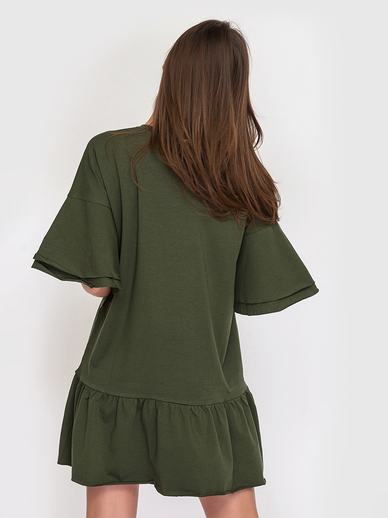 Платье-футболка хлопковое с воланами оливкового цвета 