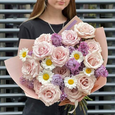 Bouquet «Fascinating Iryna», Flowers: Rose, Syringa, Tanacetum