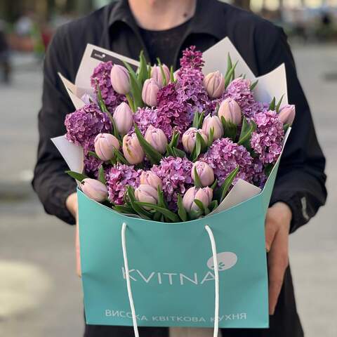 Photo of Fragrant bouquet of lilacs and tulips «Amethyst pearls»