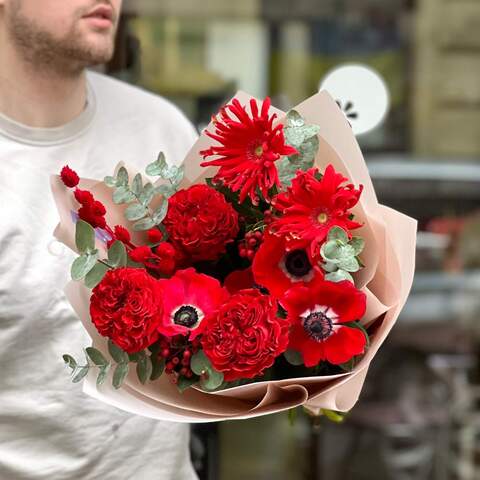 Bright bouquet of interesting red flowers «Twinkle ruby», Flowers: Pion-shaped rose, Anemone, Gerbera, Eucalyptus