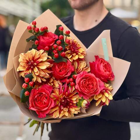Bouquet «Crimson mood», Flowers: Dahlia, Pion-shaped rose, Hypericum
