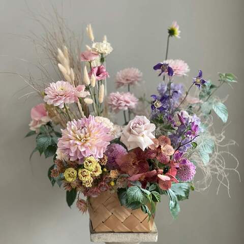 Flower basket «Enchanted field», Flowers: Rose, Clematis, Dahlia, Rubus Idaeus, Delphinium, Lagurus, Vanda, Kaaps Seruria, Eustoma, Bergras