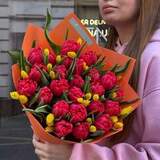 Photo of Bright bouquet of tulips and phalaris «Juicy Berries»