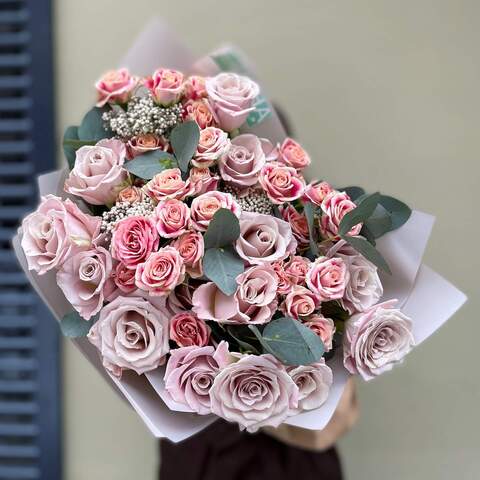 Bouquet «Powder freshness», Flowers: Rose, Bush Rose, Ozothamnus, Eucalyptus