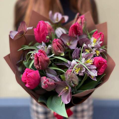Букет «Первоцветы», Цветы: Тюльпан, Хелеборус, Фритиллярия