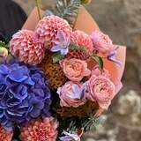 Photo of Contrasting bouquet with dahlias «Peachy Night»