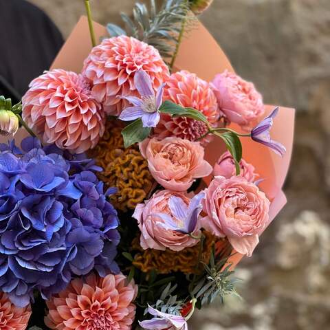 Photo of Contrasting bouquet with dahlias «Peachy Night»