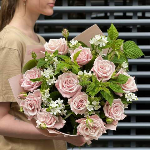 Bouquet «Porcelain powder», Flowers: Rose, Oxypetalum, Raspberry twigs
