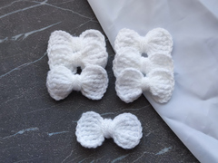 Бантик в'язаний білий (ручної работи)