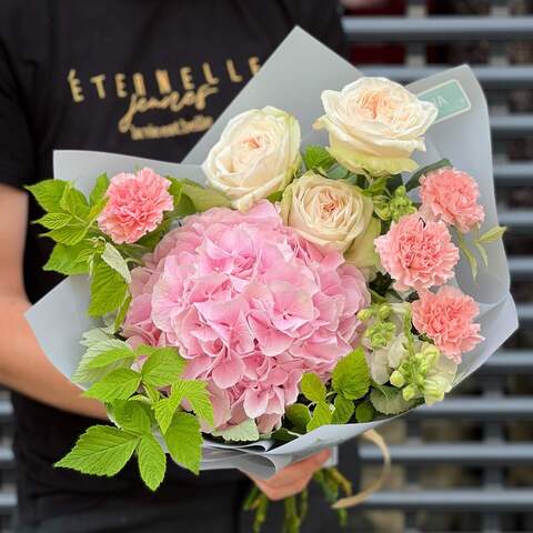 Bouquet «Flower Classics», Flowers: Hydrangea, Pion-shaped rose, Dianthus, Antirinum