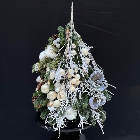 Christmas tree «Snow-covered houses», Flowers: Nobilis, Gossypium, Asclepias, Cones. Juniper, Decor