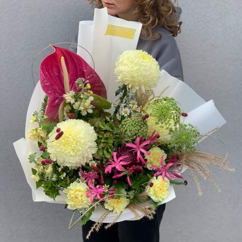 Bouquet «Sweet tart», Flowers: Ammi, Anthurium, Hydrangea, Dianthus, Matthiola, Merine, Pittosporum, Tanacetum, Chrysanthemum