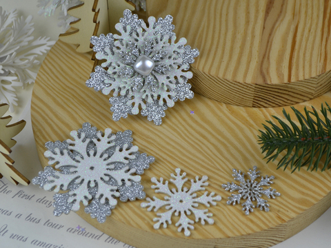 Патч-вирубка Сніжинка 4-х шарова срібна