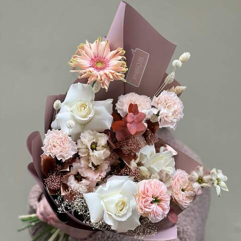 Bouquet «Chocolate cream», Flowers: Rose, Eustoma, Pion-shaped rose, Eucalyptus, Skimmia, Gerbera, Dianthus