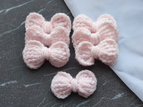 Бантик в'язаний світло-рожевий (ручної работи)