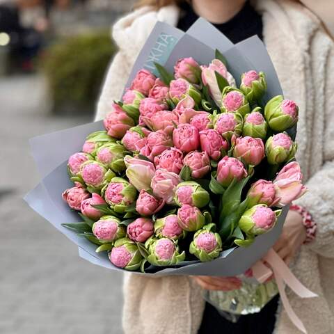 Photo of Bouquet of a combination of French peony-shaped tulips and Pаrrot tulips «Strawberry luxury»
