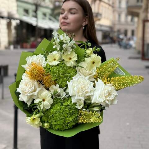 Photo of Luxurious emerald-white-yellow bouquet «Sunny glimpse»