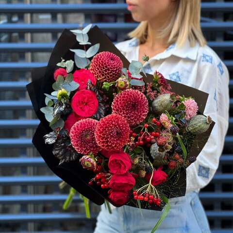 Bouquet «Red dry», Flowers: Pion-shaped rose, Dahlia, Rubus, Papaverum, Aster, Eucalyptus, Panicum