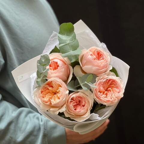 Photo of 5 Juliet peony roses in a bouquet «Vintage pearl»