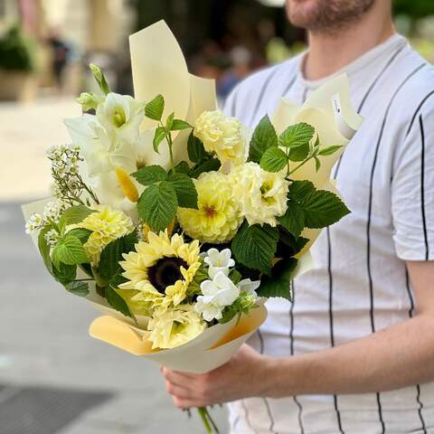 Sunny bouquet «Autumn Holiday», Flowers: Dahlia, Helianthus, Gladiolus, Chamelaucium, Rubus Idaeus, Campanula