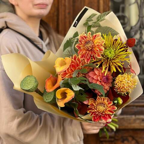 Interesting bouquet in orange shades «Exotic Autumn», Flowers: Leucospermum, Chrysanthemum, Dahlia, Nelumbo, Eucalyptus, Zantedeschia