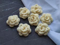 Квітка об'ємна в'язана кремова (ручна работа)