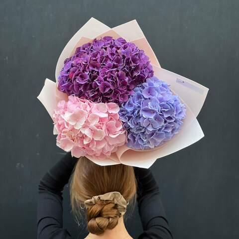 Photo of 3 hydrangeas in a bouquet «Romantic Hydrangea»