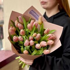 Букет з 25 тюльпанів «Весняне диво»