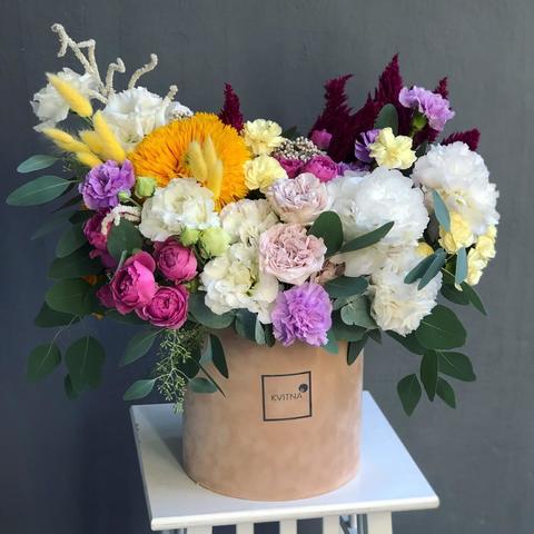 Коробка с цветами «Лето цветное»